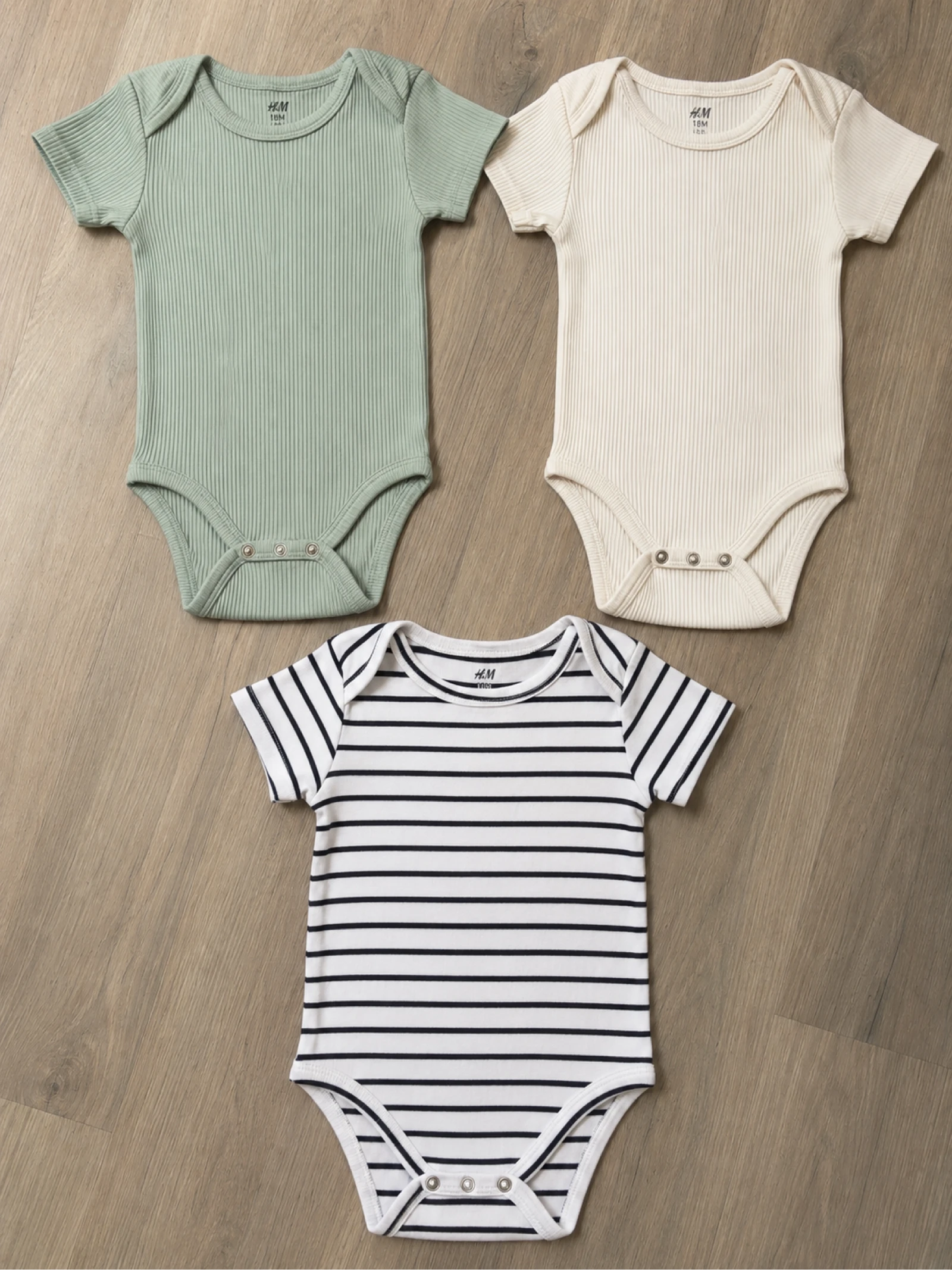 Lot de 3 bodys manches courtes Kiabi 18 mois (86 cm)